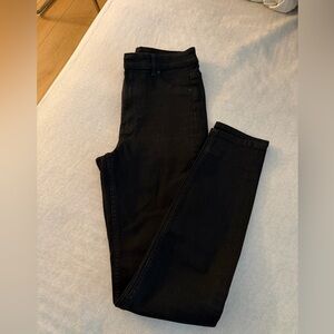 H&M black skinny pant. size 24. It’s only worn one time.
